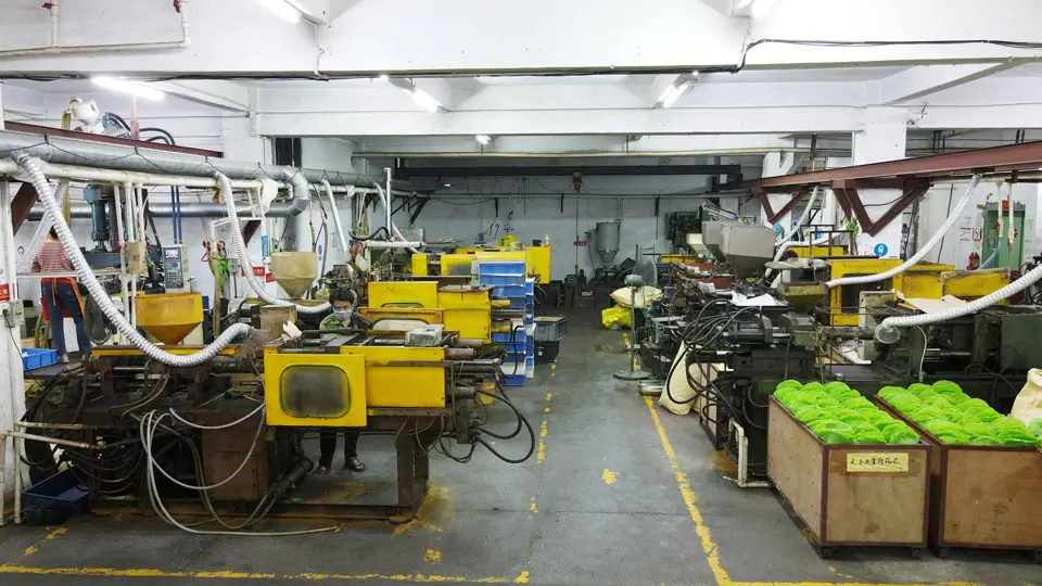 5-Injection-molding-workshop3wv6