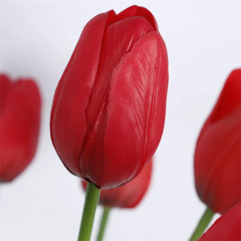Long-Lasting Faux Tulips30os